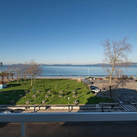 Primera Linea De Playa Samil Costa Con Garaje Incluido Vigo Exterior photo