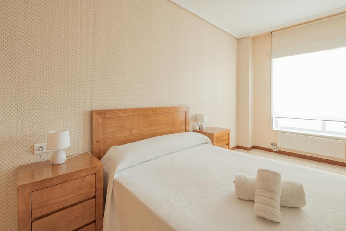 Primera Linea De Playa Samil Costa Con Garaje Incluido Vigo Exterior photo