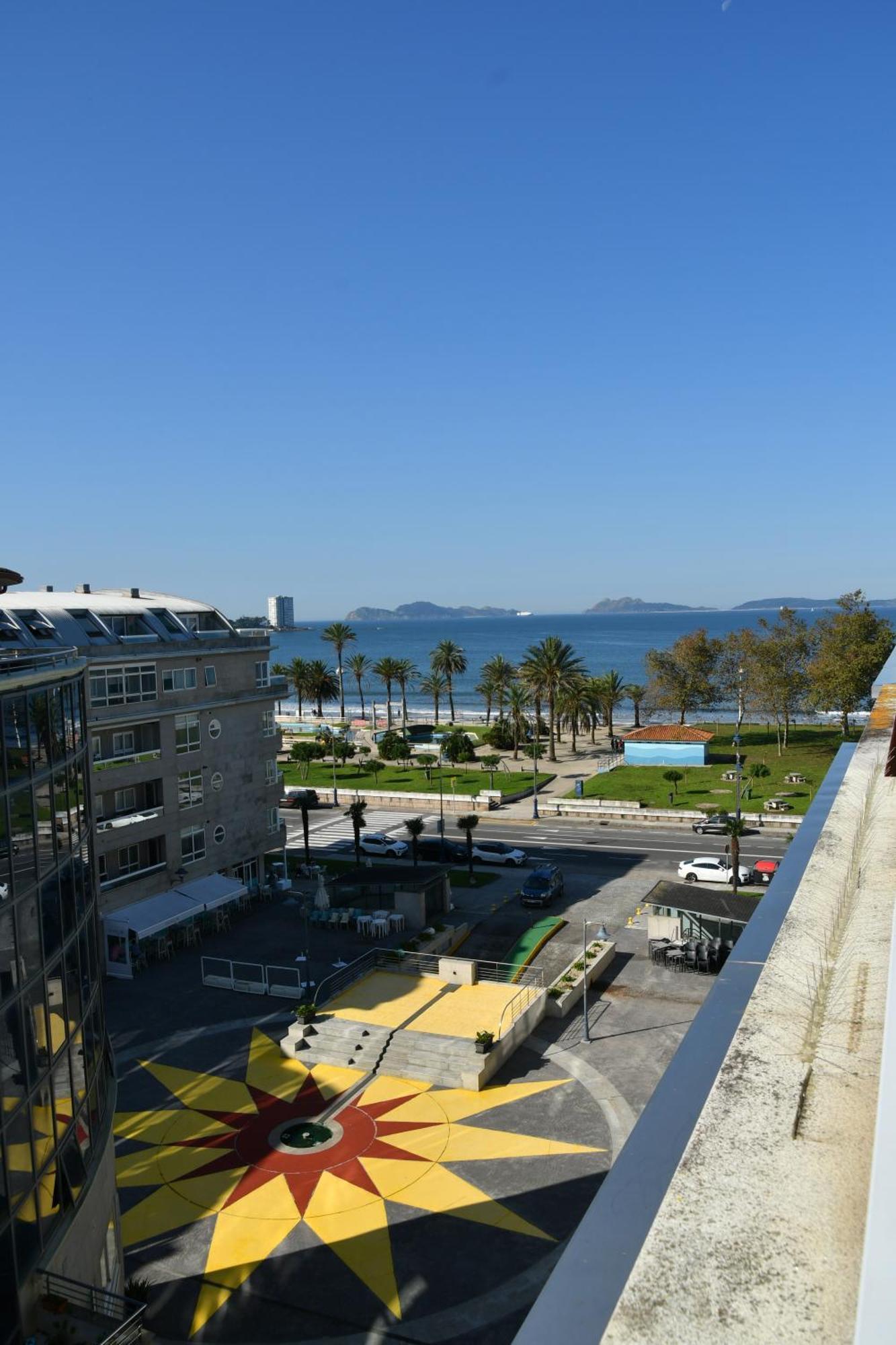 Primera Linea De Playa Samil Costa Con Garaje Incluido Vigo Exterior photo