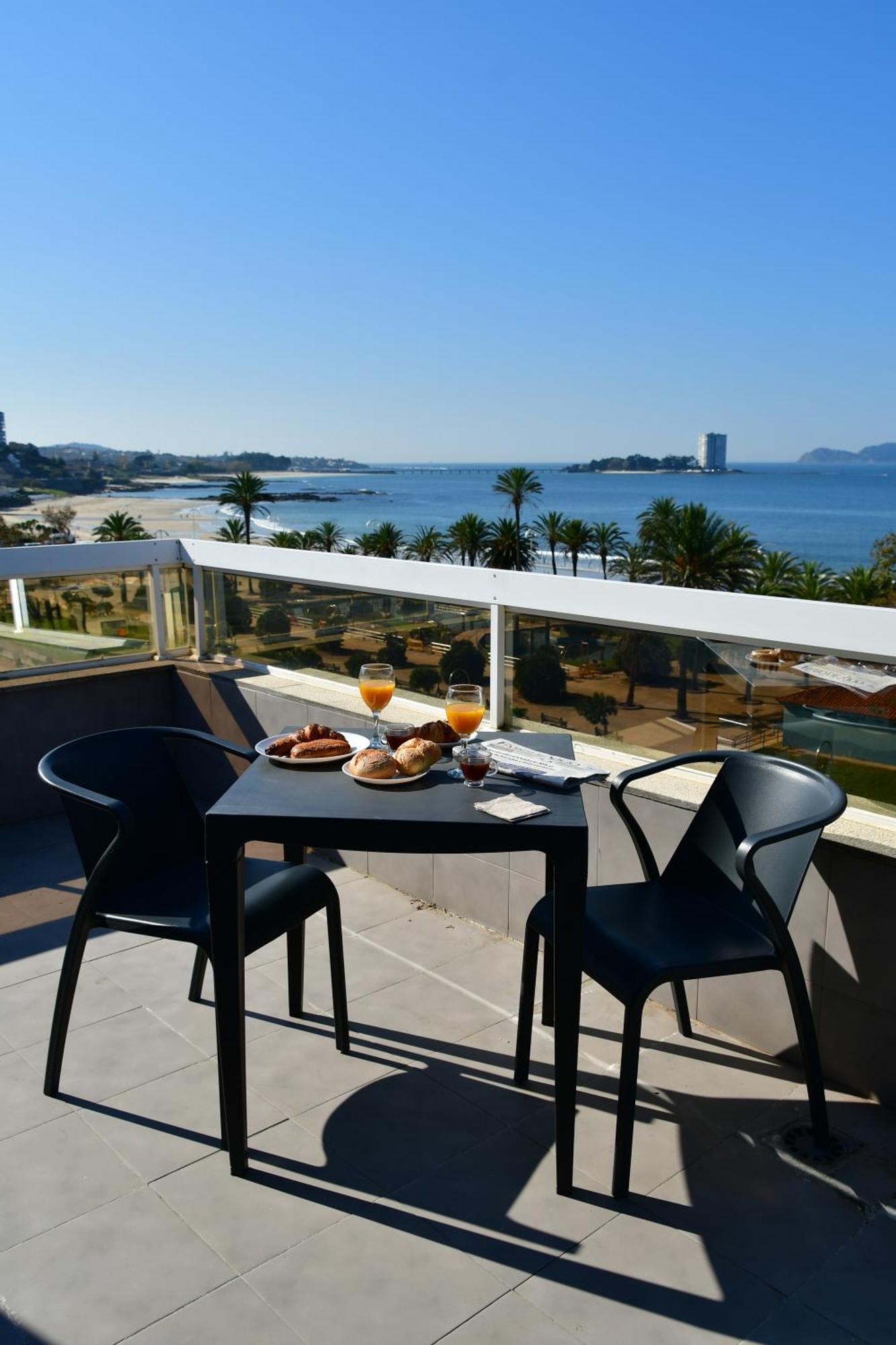 Primera Linea De Playa Samil Costa Con Garaje Incluido Vigo Exterior photo
