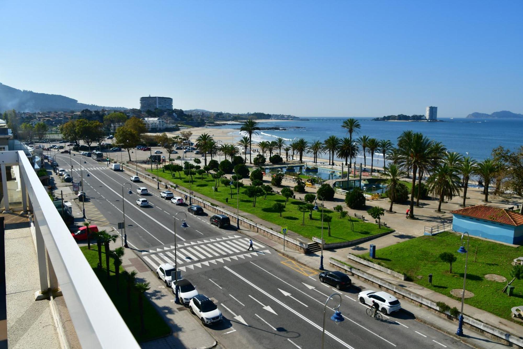 Primera Linea De Playa Samil Costa Con Garaje Incluido Vigo Exterior photo